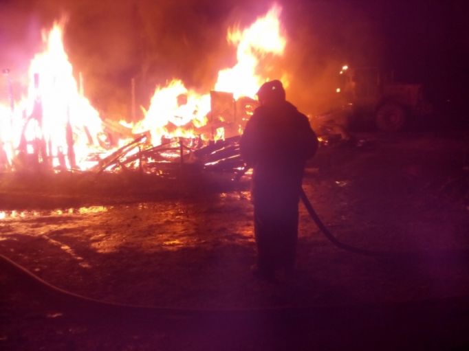В среду вечером в Веневском районе сгорели сараи