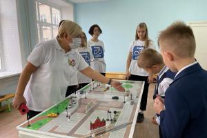 В Новомосковске сотрудники ГИБДД провели развлекательно-познавательную программу для детей.