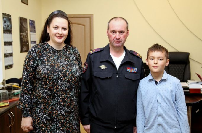 Щёкинский школьник, передавший сумку российского бойца в полицию, побывал в гостях в УМВД