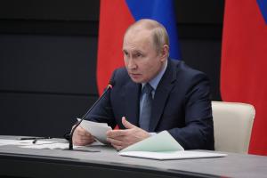 Владимир Путин наградил и поощрил семерых туляков.