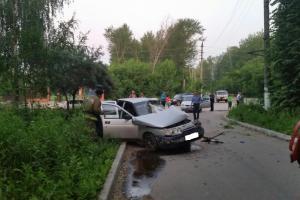 В поселке Бородинский легковушка врезалась в столб, водитель погиб.