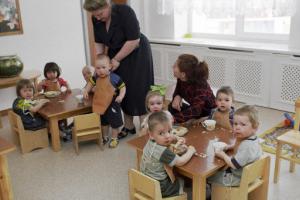 В Заокском районе принимают меры по повышению зарплаты педагогам.