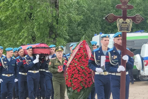 В Донском простились с военнослужащим, погибшим в спецоперации на Украине.