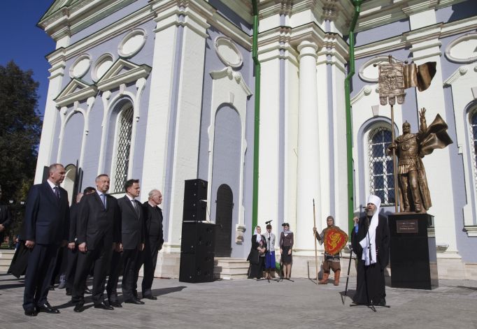 Полпред президента Беглов открыл в Тульском кремле памятник Дмитрию Донскому