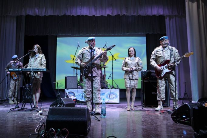 Тульские десантники провели концерт в Суворове