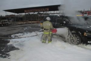 Два горящих автомобиля тушили пожарные в Узловой .