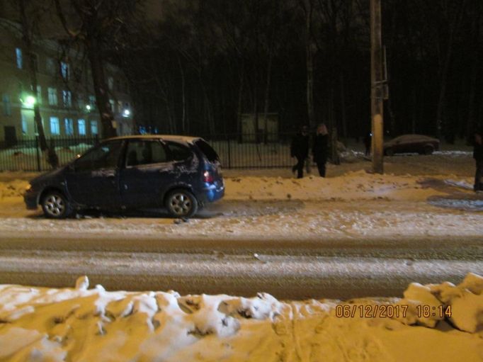 В Новомосковске иномарка сбила детей, перебегавших дорогу в неположенном месте