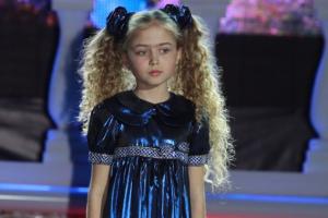 11-летняя Софья Фисенко из Новомосковска поразила судей  детского  «Голоса» чистотой интонаций.