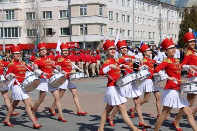 В Новомосковске прошел парад юнармейских отрядов 