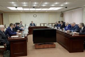 Алексей Дюмин провел встречу с представителями политических партий.
