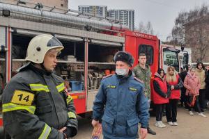 В Щекине двух человек спасли от горящего матраса.