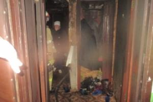 В Донском 10 человек и 3 пожарных расчета боролись с огнем в квартире.