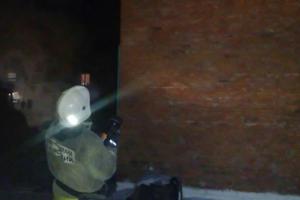 В пятницу вечером в Товарковском тушили жилой дом.