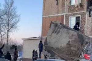 Трое жителей Ефремова могут находиться под завалами обрушившегося подъезда.