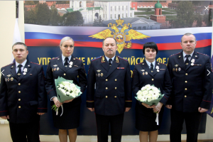 Владимир Колокольцев наградил тульских полицейских за спасение 7 человек при пожаре.