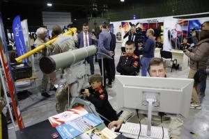 В парке «Патриот-Тула» открылась выставка тренажеров и роботов Вооруженных Сил РФ .