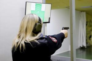 В Туле женщины соревновались в стрельбе из пистолета Макарова.