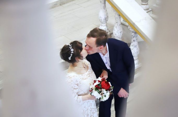 В Новомосковске судиться и жениться теперь можно в одном здании
