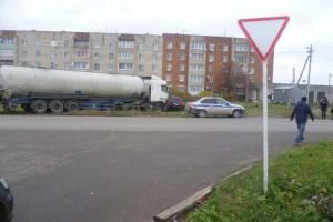 В Ясногорске столкнулись два автомобиля, есть пострадавшие.