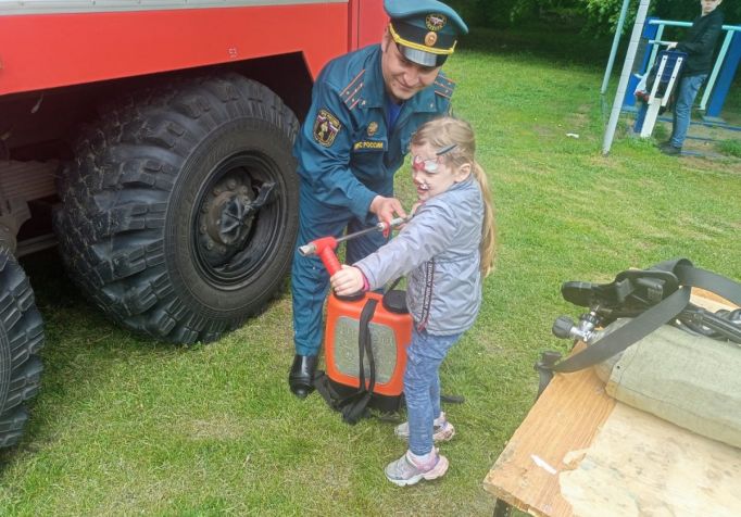 В Тульской области спасатели проводят уроки по пожарной безопасности