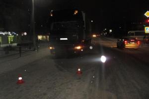 В Ефремове 42-летний водитель ехал на "красный" свет и сбил 17-летнюю девушку .