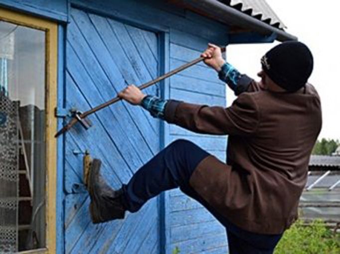 40-летний алексинец обокрал дачный дом в Заокском районе на 34 тысячи рублей  