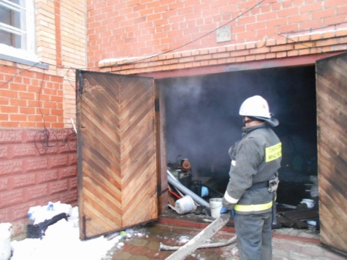 Утром в Богородицке горел гараж