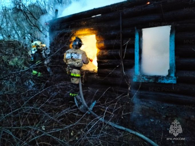 Утро под Узловой началось с серьезного пожара в частном доме