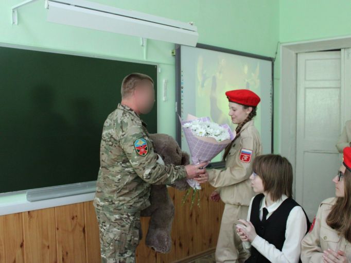 Воин СВО посетил донскую школу, из которой получил трогательное письмо на фронт