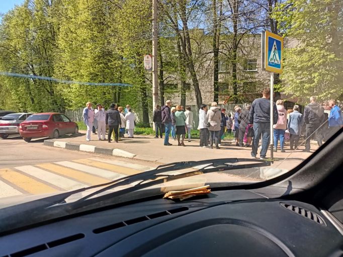 В Новомосковске массово эвакуируют школы, ТЦ и медучреждения