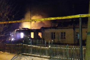 В Новомосковске пожар оставил дом без кровли .