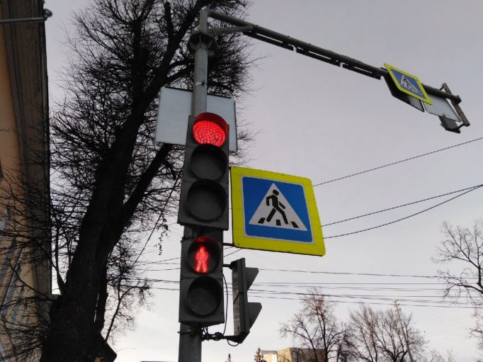 В Туле два светофора оборудовали кнопками для пешеходов