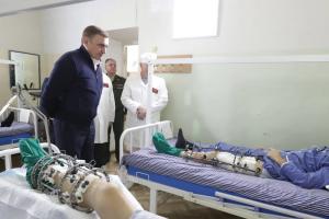Алексей Дюмин посетил туляков в военном госпитале.