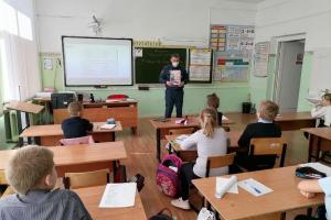 В Ясногорске спасатели провели уроки безопасности в трёх школах и техникуме.
