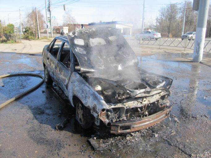 В Туле на Московском шоссе сгорела легковушка