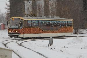 В Туле по маршруту №13 курсирует новогодний трамвай.