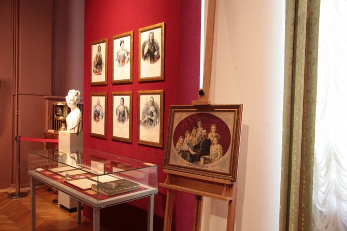 Вас приглашает «Медный всадник»: в музее ИЗО открылась обновленная экспозиция «Романовы»