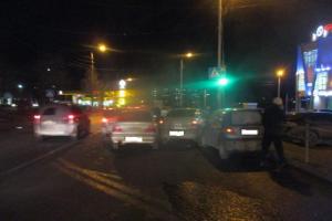 В Туле на Калужском шоссе столкнулись четыре автомобиля.