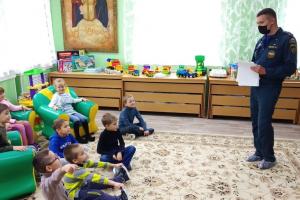Сотрудники МЧС проводят открытые уроки для детей в Богородицком и Куркинском районах.