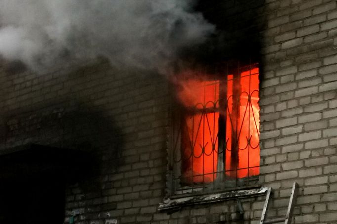В Новомосковске горящую квартиру потушили до приезда пожарных