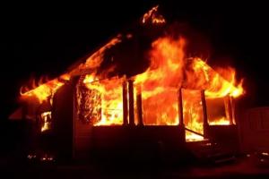 В Туле ночью полностью сгорел дом.