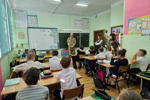 Школьники центра образования Смородинский встретились с участником СВО.