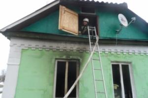 10 пожарных тушили дачу в Суворовском районе.