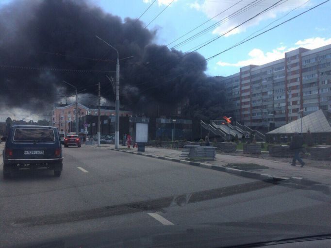В Туле загорелся строящийся торговый центр