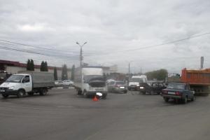На Новомосковском шоссе произошло тройное ДТП .