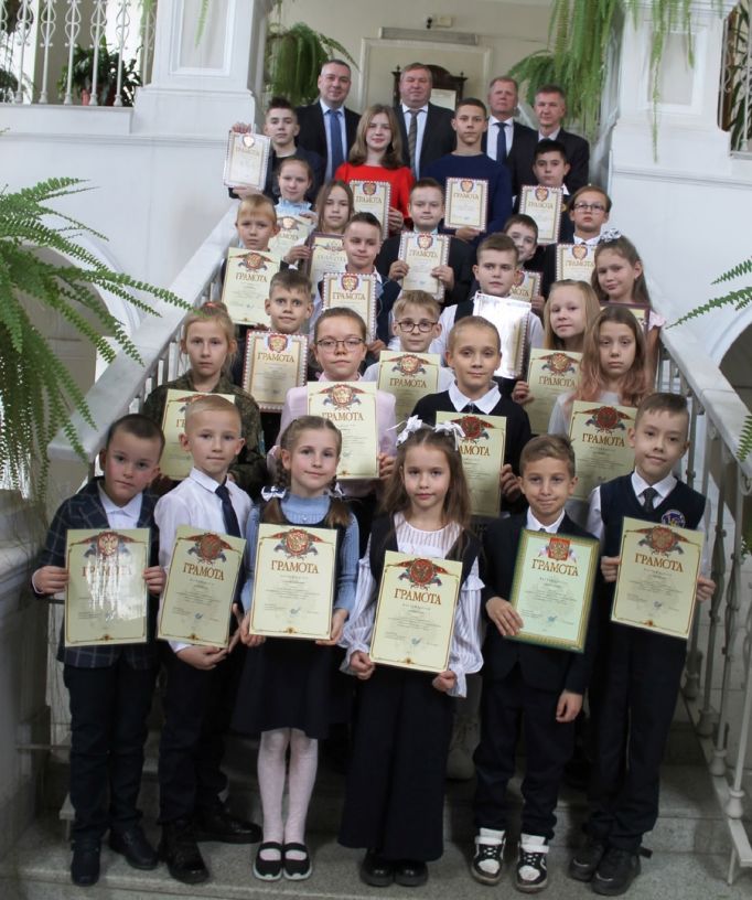 В Туле детей судей наградили за участие в творческом конкурсе