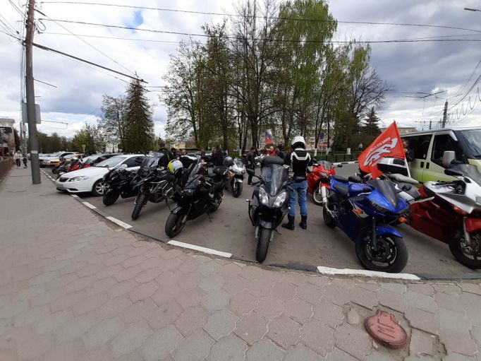 Авария в Туле на Металлургов: мотоциклиста спасла экипировка