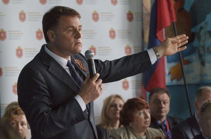Владимир Груздев дал указание разобраться со снабжением лекарствами медпункта села Кузьменки