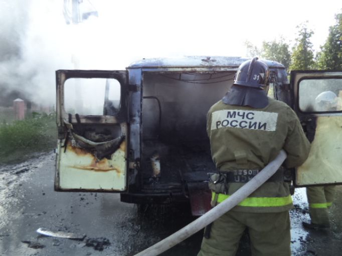 В Щёкине сгорел автомобиль «УАЗ»