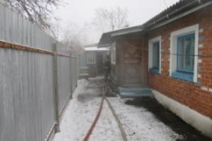 В Узловском районе загорелся дом в поселке Партизан, есть пострадавший .